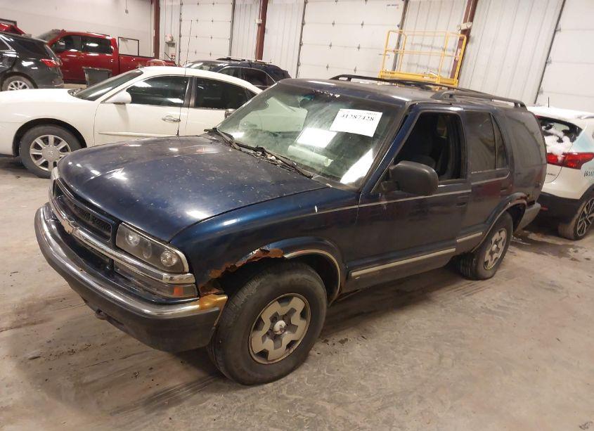 Photo 2 of 2001 Chevrolet Blazer LT (VIN 1GNDT13W812218246)