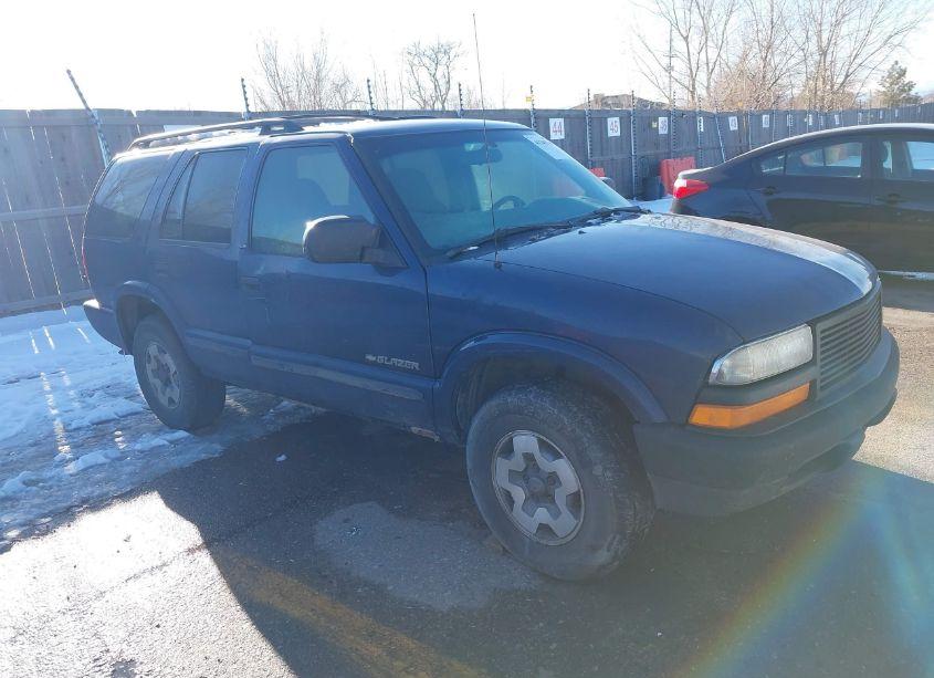 2002 Chevrolet Blazer LS (VIN 1GNDT13W82K183578) main photo