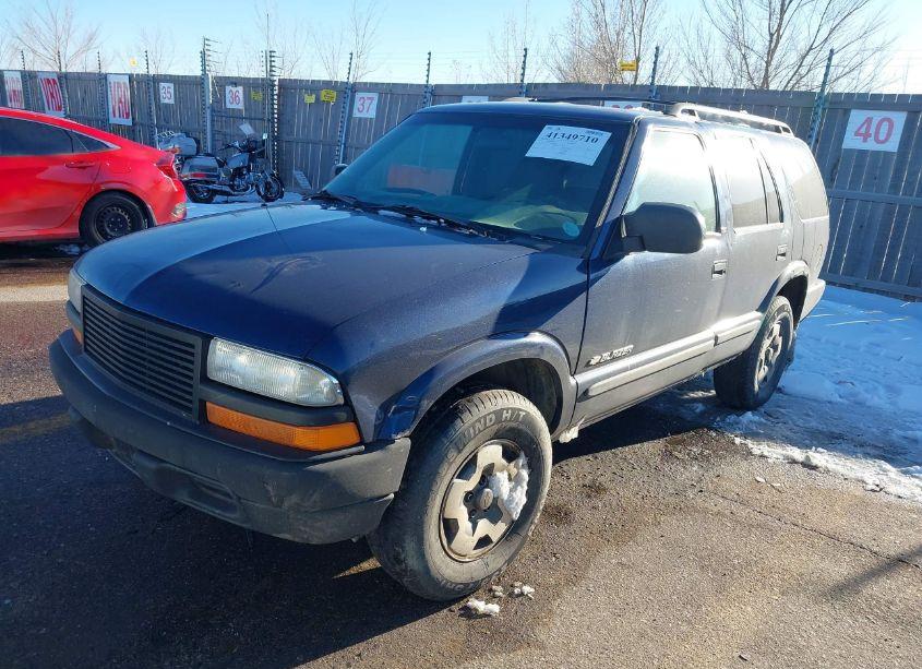Photo 2 of 2002 Chevrolet Blazer LS (VIN 1GNDT13W82K183578)
