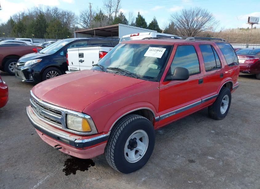 Photo 2 of 1995 Chevrolet Blazer (VIN 1GNDT13W8S2100778)