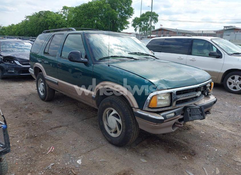 1997 Chevrolet Blazer LT (VIN 1GNDT13W8V2229785) main photo