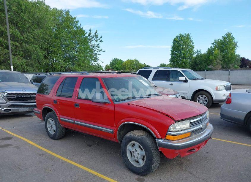 1998 Chevrolet Blazer LS (VIN 1GNDT13W8WK114850) main photo