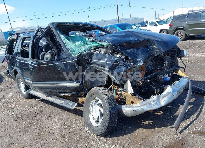 2000 Chevrolet Blazer LT (VIN 1GNDT13W8Y2280580) main photo