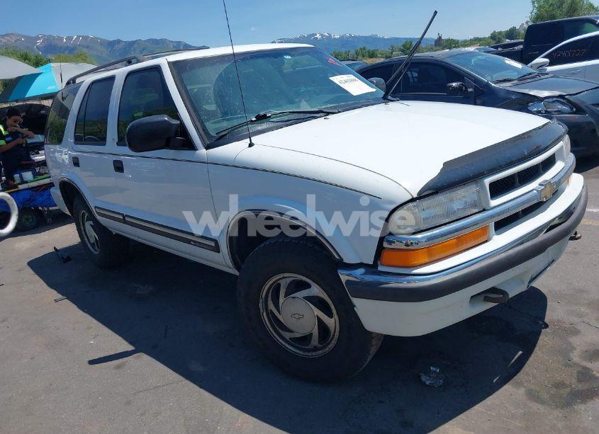 2000 Chevrolet Blazer LT (VIN 1GNDT13W8Y2398273) main photo