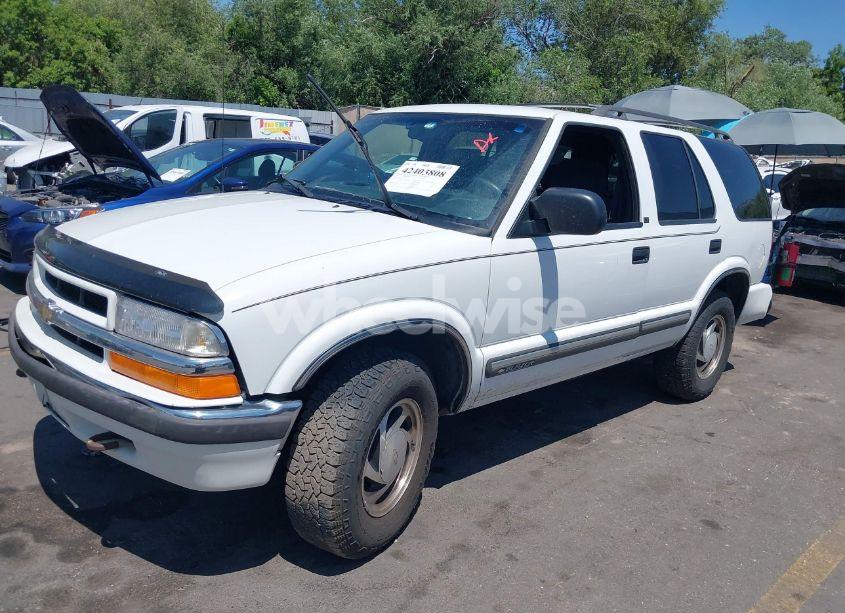 Photo 2 of 2000 Chevrolet Blazer LT (VIN 1GNDT13W8Y2398273)