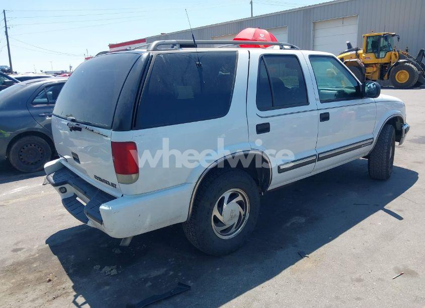 Photo 4 of 2000 Chevrolet Blazer LT (VIN 1GNDT13W8Y2398273)