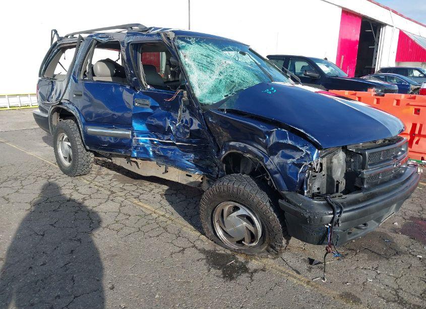 2001 Chevrolet Blazer LT (VIN 1GNDT13W912196595) main photo