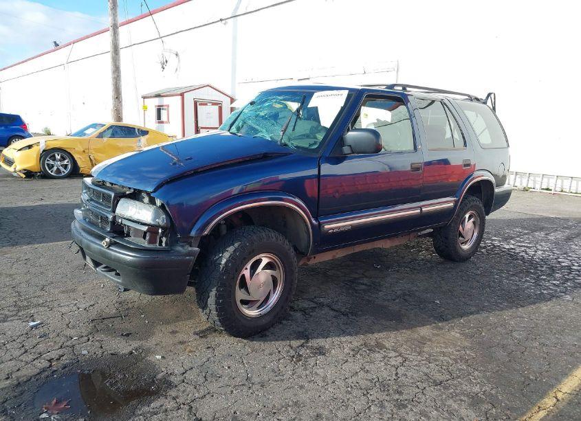 Photo 2 of 2001 Chevrolet Blazer LT (VIN 1GNDT13W912196595)