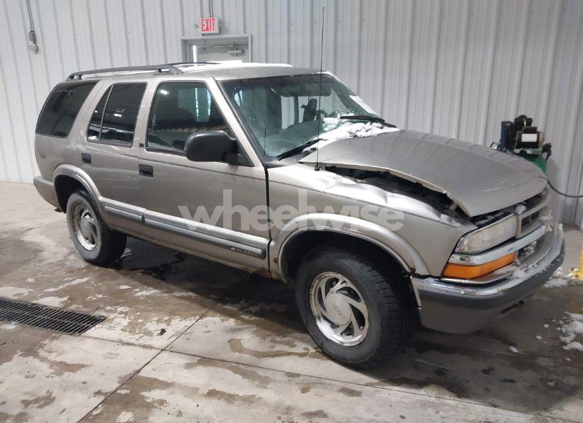 2001 Chevrolet Blazer LT (VIN 1GNDT13W912219079) main photo