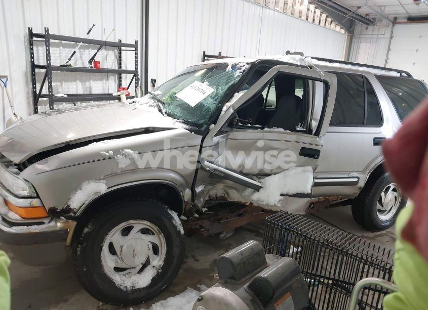 Photo 2 of 2001 Chevrolet Blazer LT (VIN 1GNDT13W912219079)