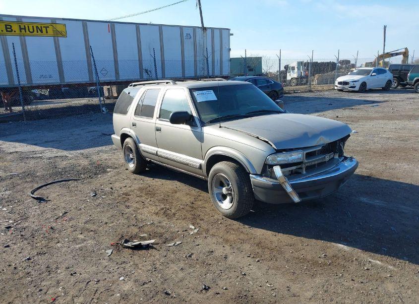2001 Chevrolet Blazer LT (VIN 1GNDT13W91K244709) main photo