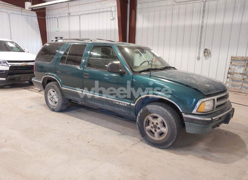 1997 Chevrolet Blazer LS (VIN 1GNDT13W9V2208184) main photo