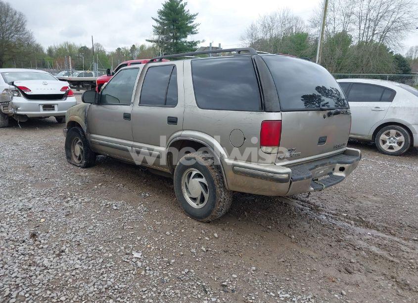 Photo 3 of 1999 Chevrolet Blazer LS (VIN 1GNDT13W9X2240796)
