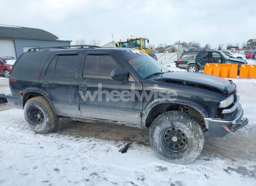 Photo 13 of 2000 Chevrolet Blazer LS (VIN 1GNDT13W9YK230447)