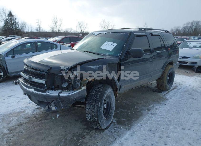 Photo 2 of 2000 Chevrolet Blazer LS (VIN 1GNDT13W9YK230447)