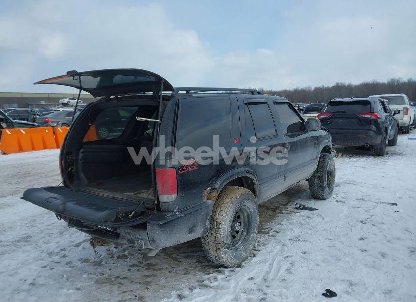 Photo 4 of 2000 Chevrolet Blazer LS (VIN 1GNDT13W9YK230447)