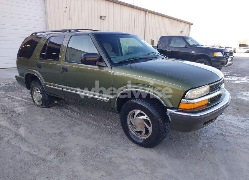 2001 Chevrolet Blazer LT (VIN 1GNDT13WX1K209807) main photo