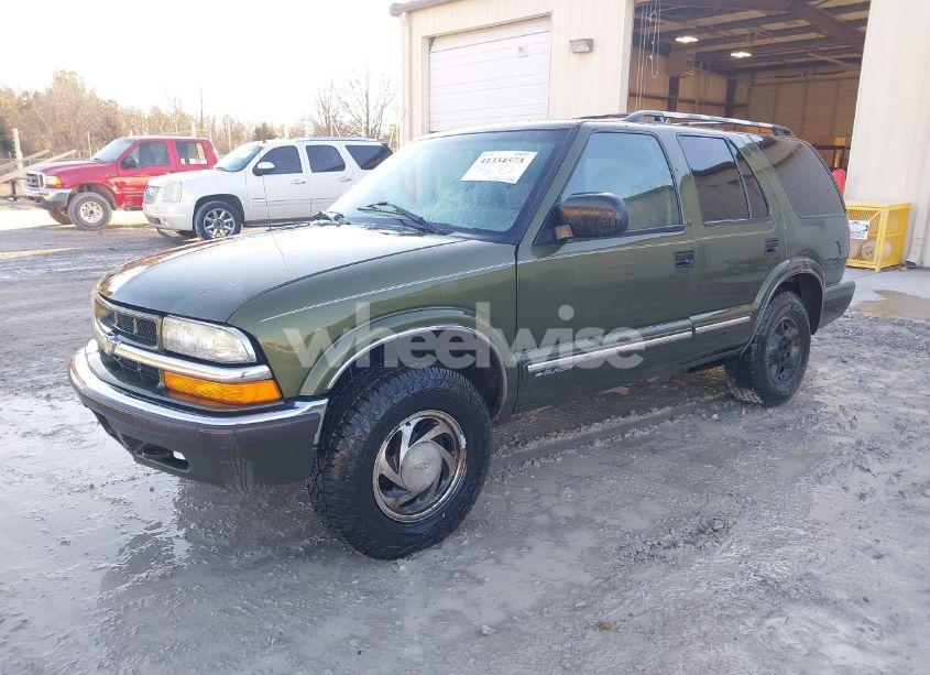 Photo 2 of 2001 Chevrolet Blazer LT (VIN 1GNDT13WX1K209807)