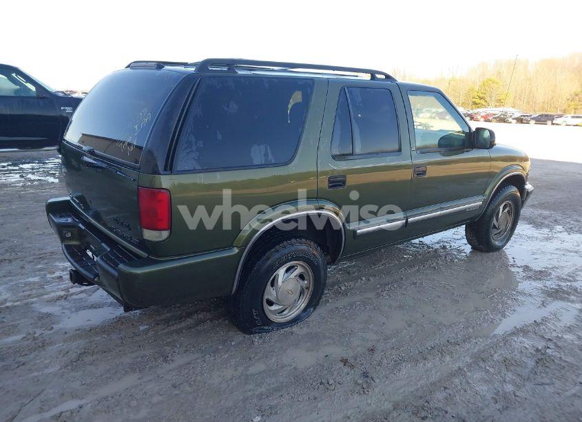 Photo 4 of 2001 Chevrolet Blazer LT (VIN 1GNDT13WX1K209807)