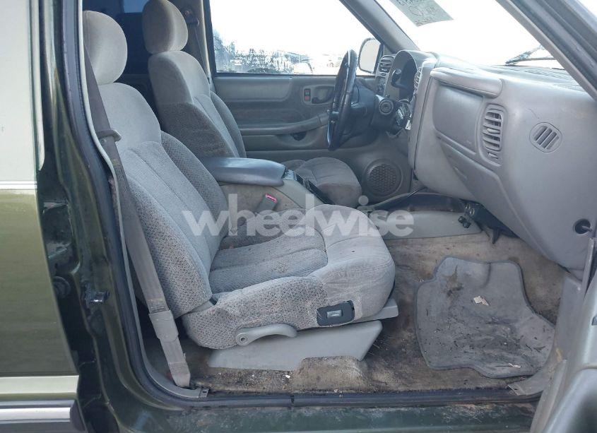 Photo 5 of 2001 Chevrolet Blazer LT (VIN 1GNDT13WX1K209807)