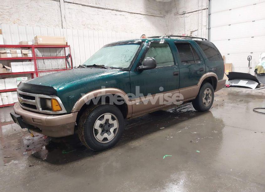 Photo 2 of 1996 Chevrolet Blazer (VIN 1GNDT13WXT2204027)