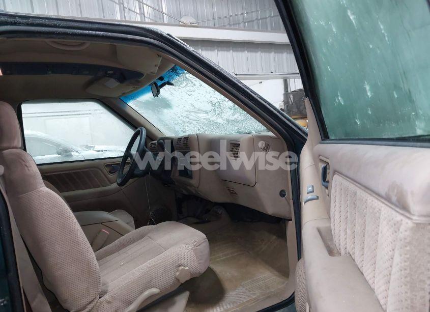 Photo 5 of 1996 Chevrolet Blazer (VIN 1GNDT13WXT2204027)