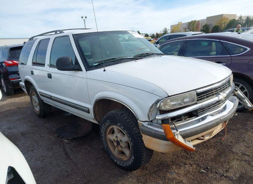 1998 Chevrolet Blazer LS (VIN 1GNDT13WXWK172328) main photo
