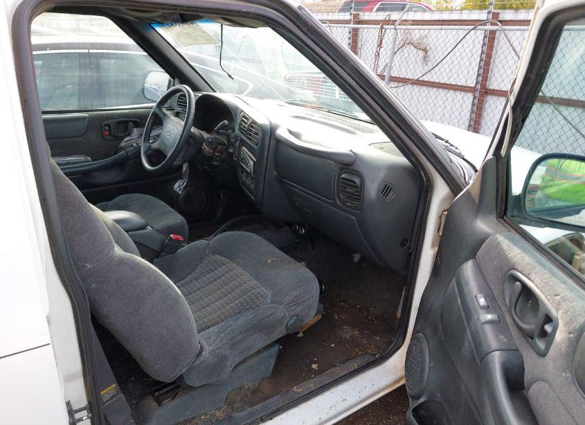 Photo 5 of 1998 Chevrolet Blazer LS (VIN 1GNDT13WXWK172328)