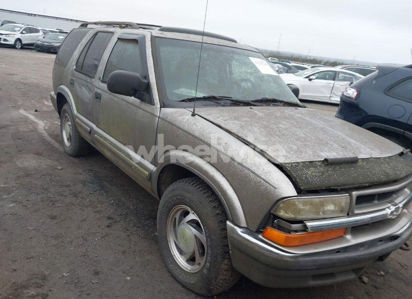 2000 Chevrolet Blazer LT (VIN 1GNDT13WXY2214421) main photo