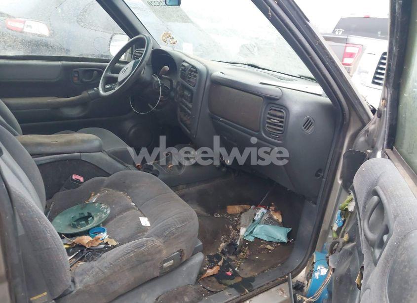 Photo 5 of 2000 Chevrolet Blazer LT (VIN 1GNDT13WXY2214421)