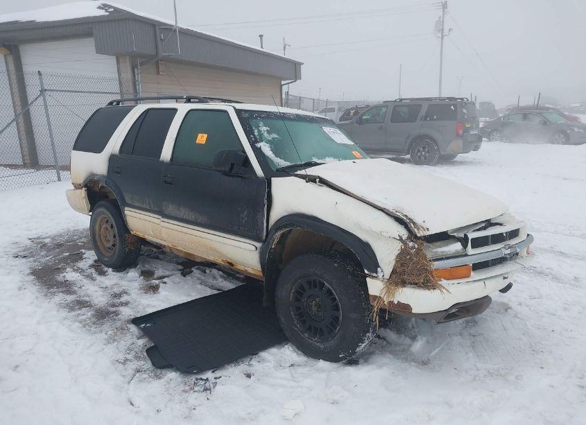 2004 Chevrolet Blazer LS (VIN 1GNDT13X04K166804) main photo