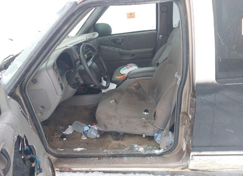 Photo 5 of 2004 Chevrolet Blazer LS (VIN 1GNDT13X04K166804)