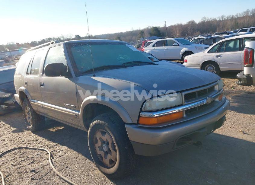 2003 Chevrolet Blazer LS (VIN 1GNDT13X13K171573) main photo