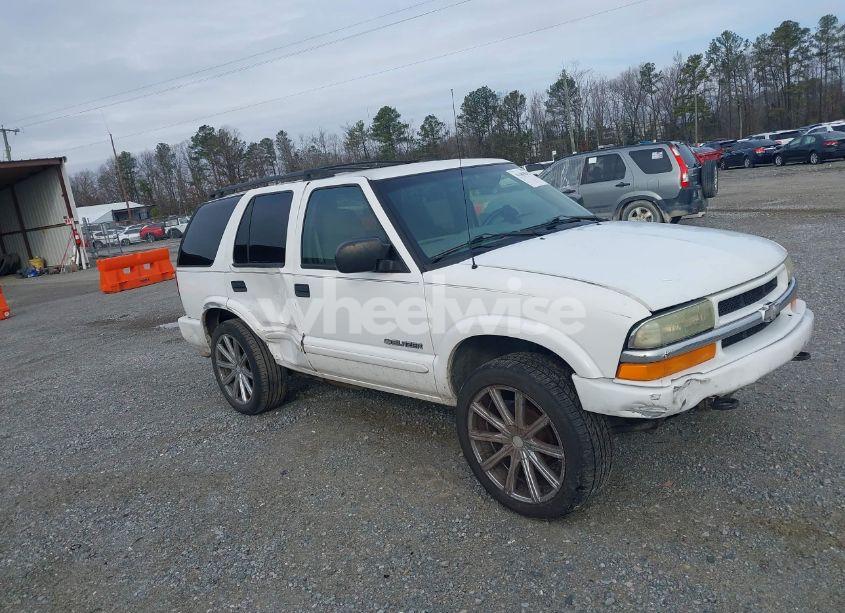 2004 Chevrolet Blazer LS (VIN 1GNDT13X34K133330) main photo
