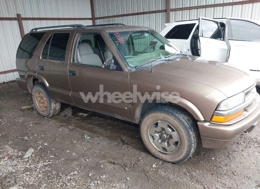 2004 Chevrolet Blazer LS (VIN 1GNDT13X54K159900) main photo