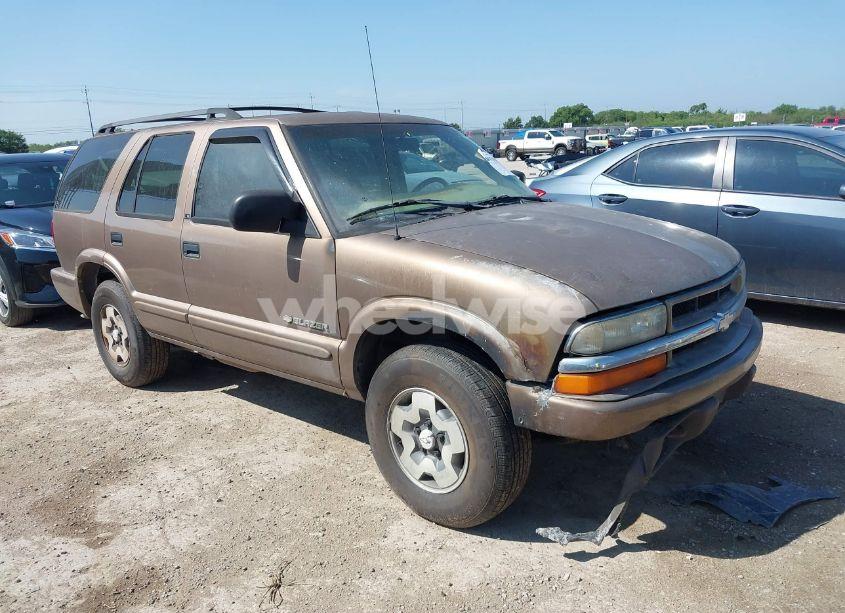 2003 Chevrolet Blazer LS (VIN 1GNDT13X93K114215) main photo