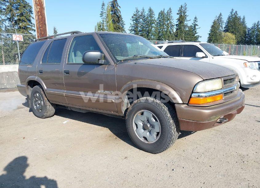 2004 Chevrolet Blazer LS (VIN 1GNDT13XX4K131557) main photo