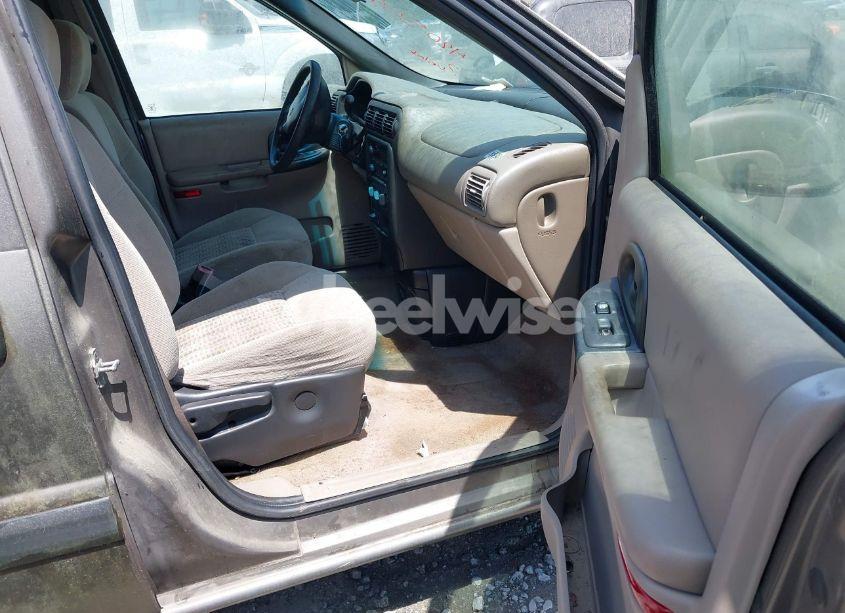 Photo 5 of 2005 Chevrolet Venture LS (VIN 1GNDV23E95D118867)