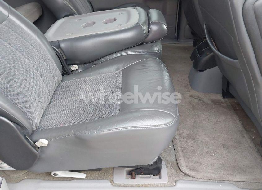 Photo 8 of 2001 Chevrolet Venture WARNER BROS. W/ABF SEATS (VIN 1GNDX13E31D318125)