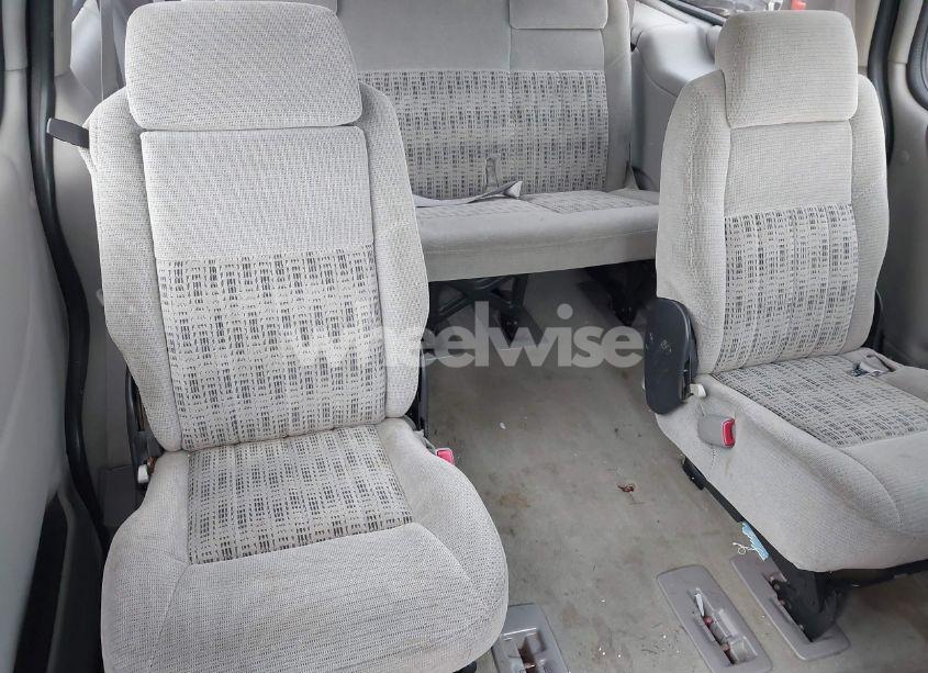 Photo 8 of 2004 Chevrolet Venture LT (VIN 1GNDX13E54D111093)