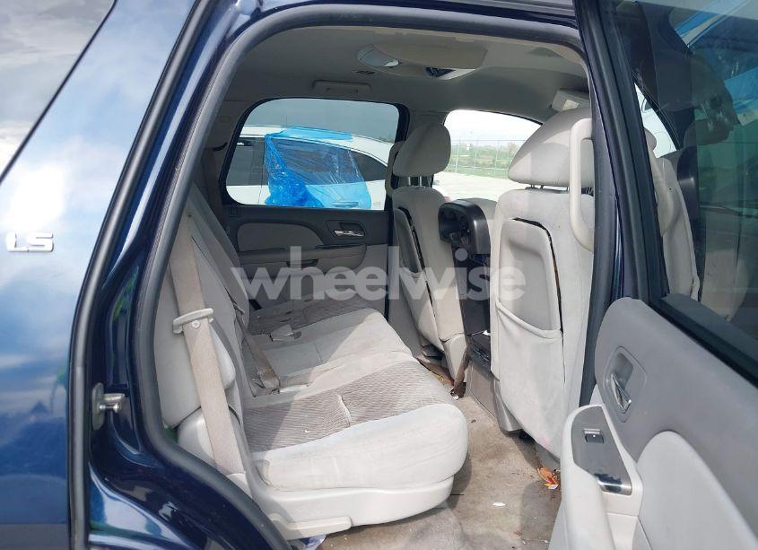 Photo 8 of 2009 Chevrolet Tahoe LS (VIN 1GNEC13359R213910)