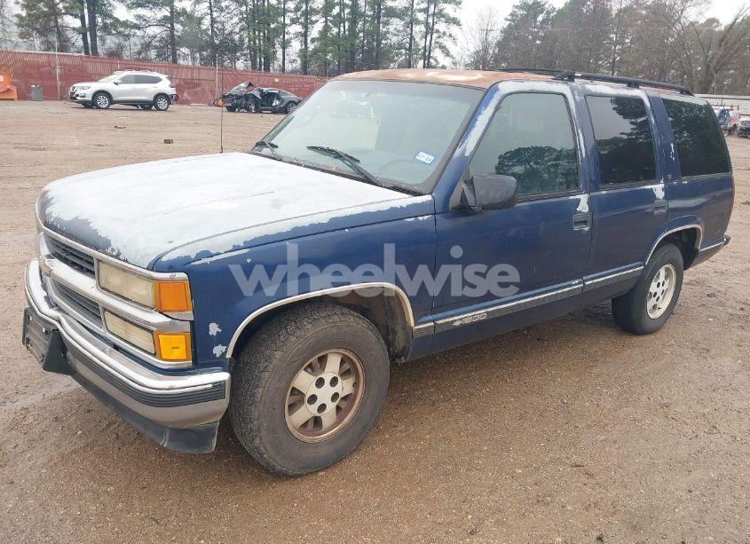 Photo 2 of 1995 Chevrolet Tahoe C1500 (VIN 1GNEC13K3SJ439116)
