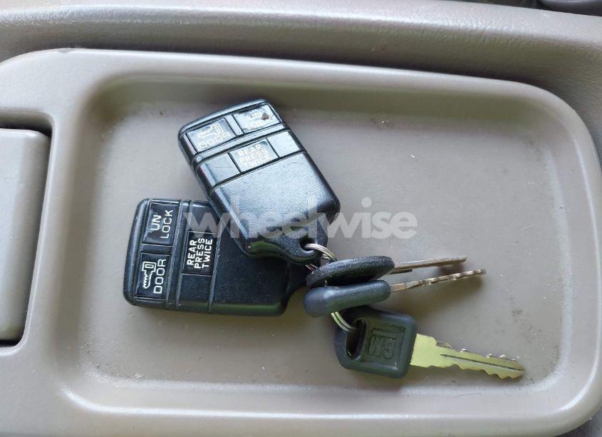 Photo 11 of 1996 Chevrolet Tahoe C1500 (VIN 1GNEC13R0TJ307901)