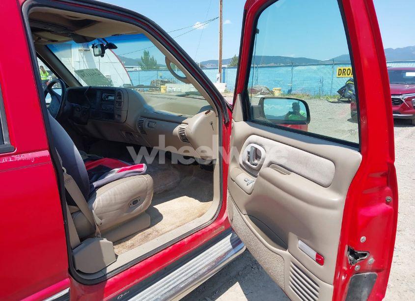 Photo 5 of 1996 Chevrolet Tahoe C1500 (VIN 1GNEC13R0TJ307901)