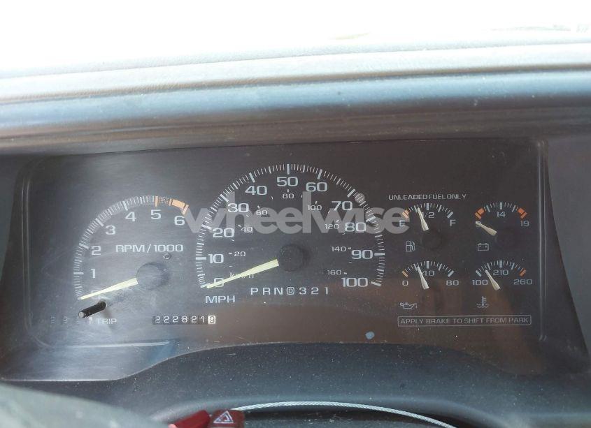 Photo 7 of 1996 Chevrolet Tahoe C1500 (VIN 1GNEC13R0TJ307901)