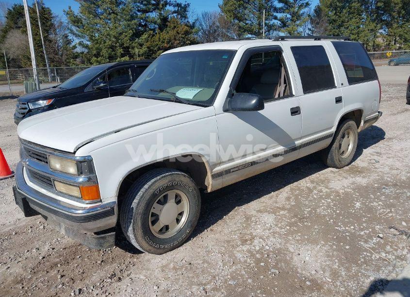 Photo 2 of 1996 Chevrolet Tahoe C1500 (VIN 1GNEC13R0TJ309292)