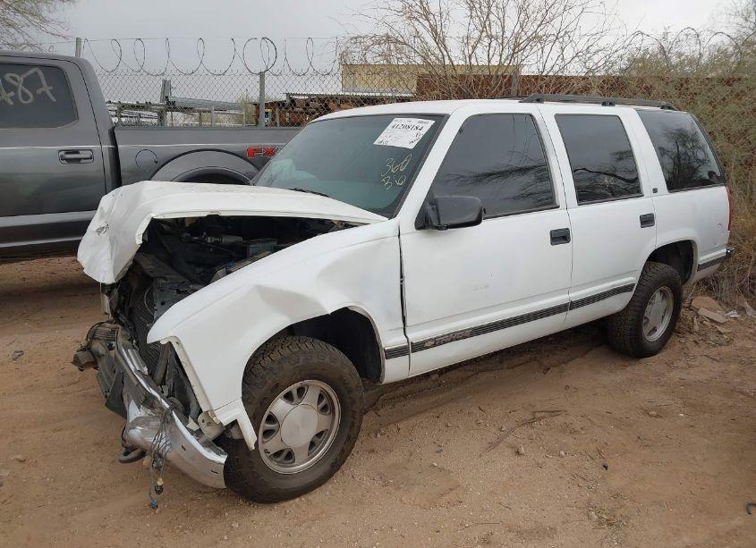Photo 2 of 1999 Chevrolet Tahoe LS (VIN 1GNEC13R0XJ577457)