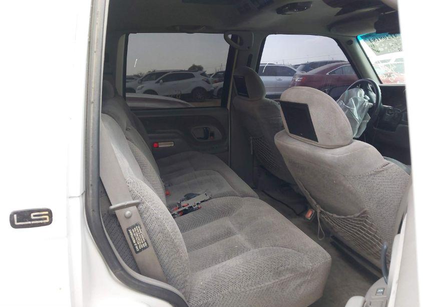 Photo 8 of 1999 Chevrolet Tahoe LS (VIN 1GNEC13R0XJ577457)