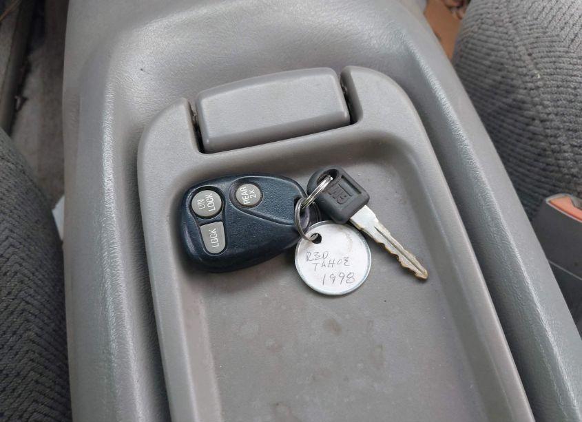 Photo 11 of 1999 Chevrolet Tahoe LS (VIN 1GNEC13R2XR102006)