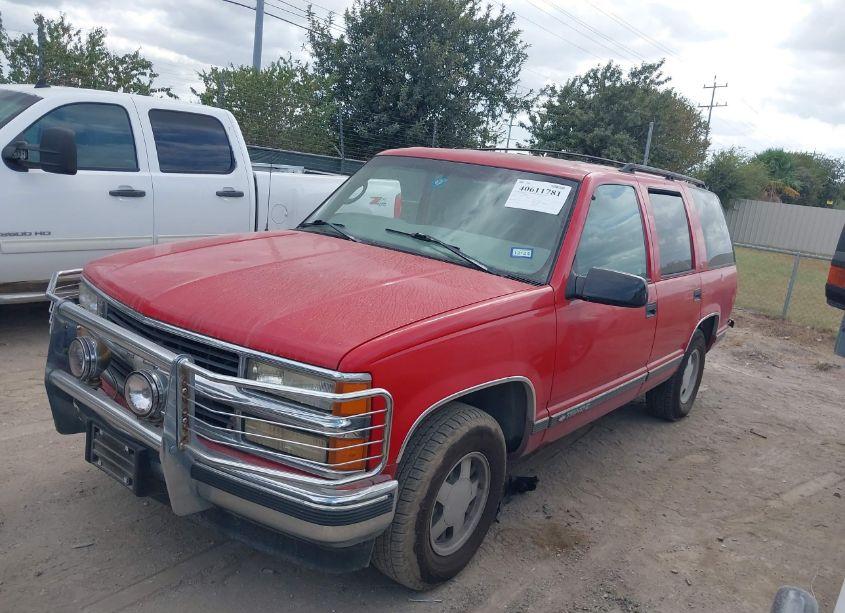 Photo 2 of 1999 Chevrolet Tahoe LS (VIN 1GNEC13R2XR102006)